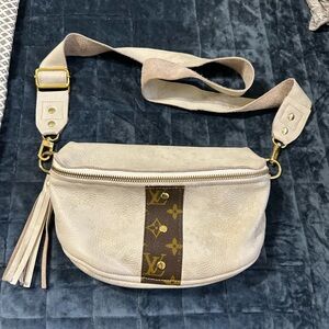 Beaudin upcycled LV belt bag Crossbody in stone color, Britt